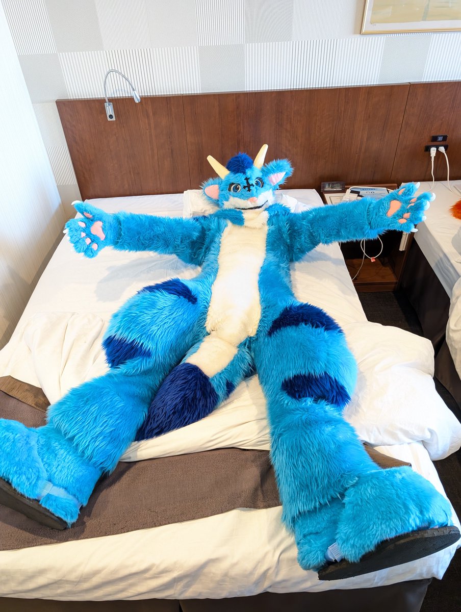 WingsofGriffin's tweet image. 改めましてJMoFお疲れ様でした！
今回の1番の目的である着ぐるみクリエイターコンテストですが、めでたく挑戦賞を頂きました🏅
またうちのタカとグリフィンのメインキャラ3匹が初めて揃ったJMoFでもありました！

色々盛りだくさんの3日間、遊んでくれた皆様ありがとうございました！！

良いお年を！