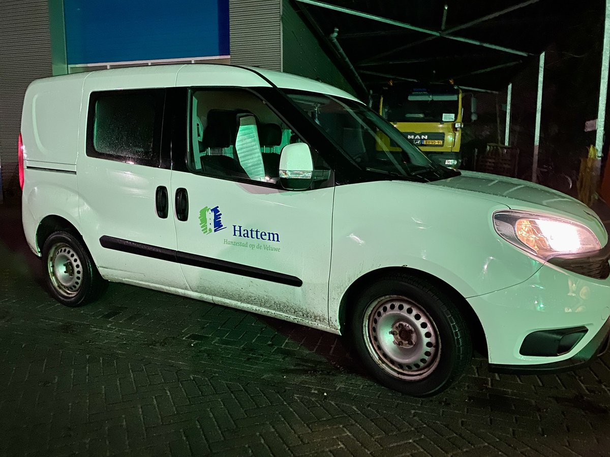 We gaan zo weer de weg op om een ronde te strooien. Door bevriezing van natte wegen kan het glad worden. #strooien #gladheid #Hattem
Wil je weten waar wij strooien? Je vindt onze strooiroutes op hattem.nl/gladheid