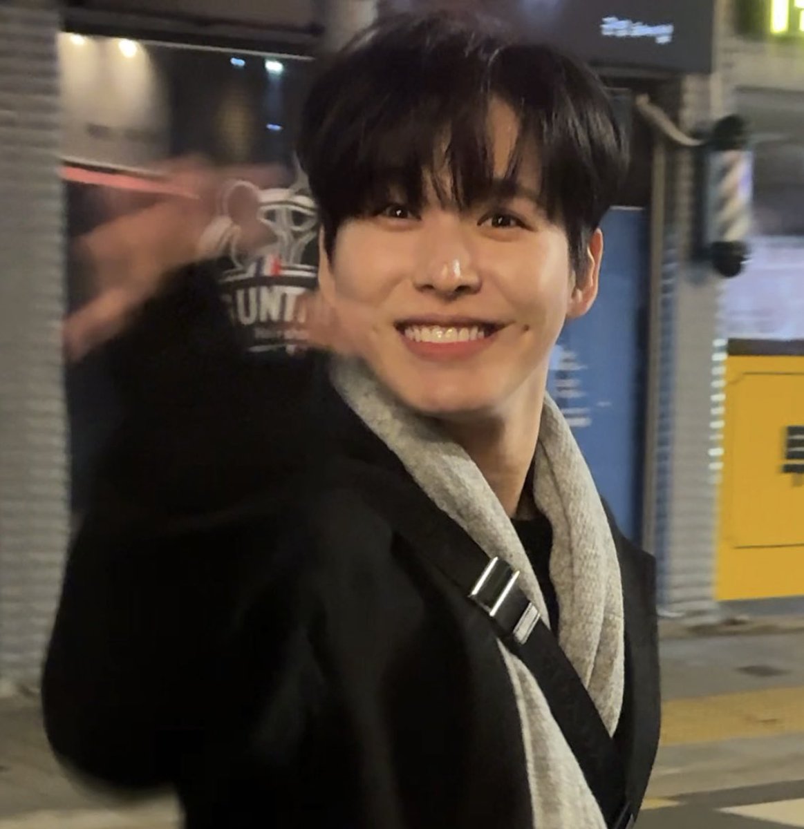 xnly_doha's tweet photo. 붕방강아디🐶 너무 귀여워~~ㅠㅇㅠ
잠깐이지만 얼굴 볼 수 있어서 좋았다💛 https://t.co/AYcLIotZBL