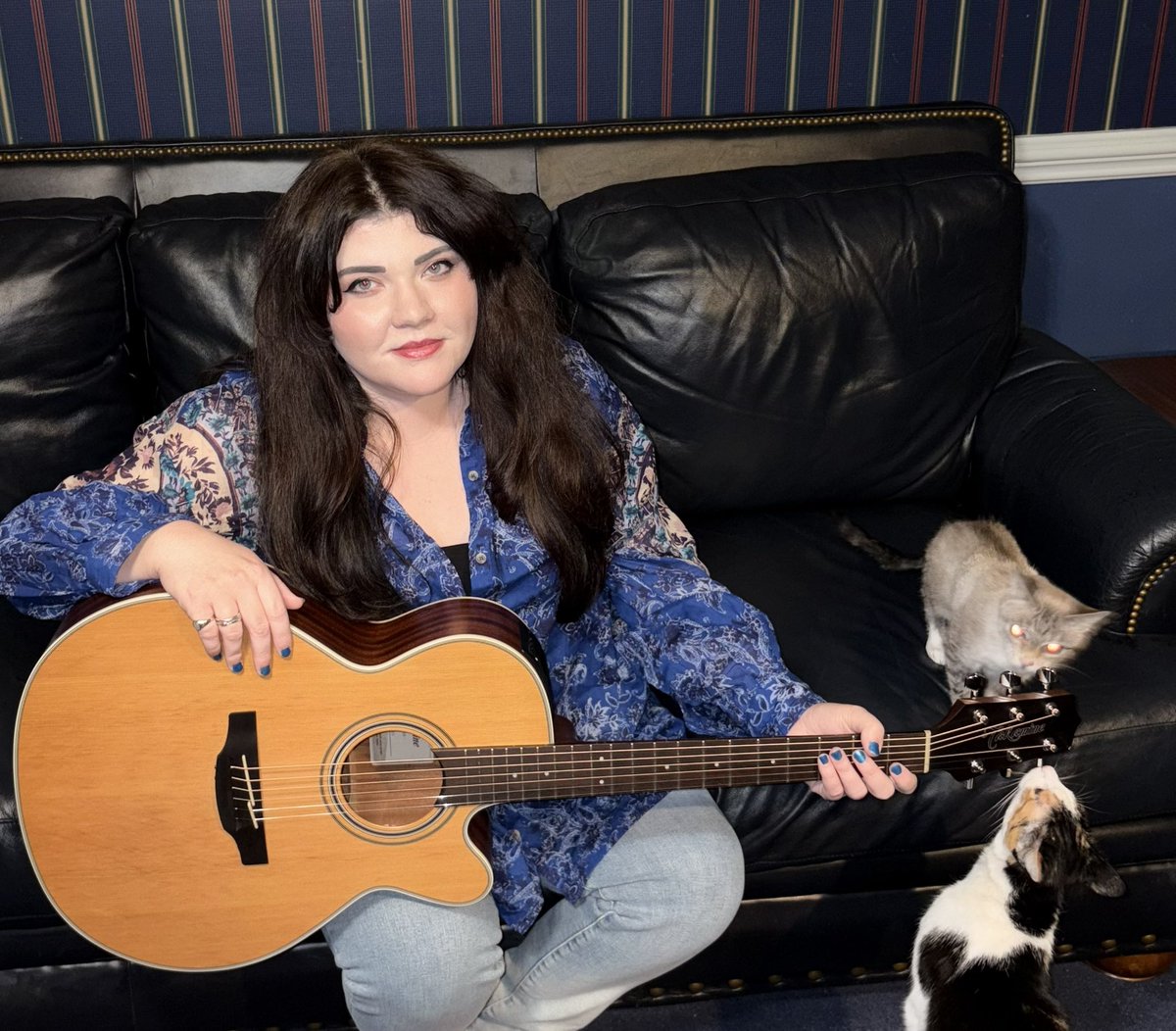 Turned 25 and added a guitar to my collection 🎂 #guitar #birthday #25 #cats #catsofinstagram #singersongwriter #singer #takamine