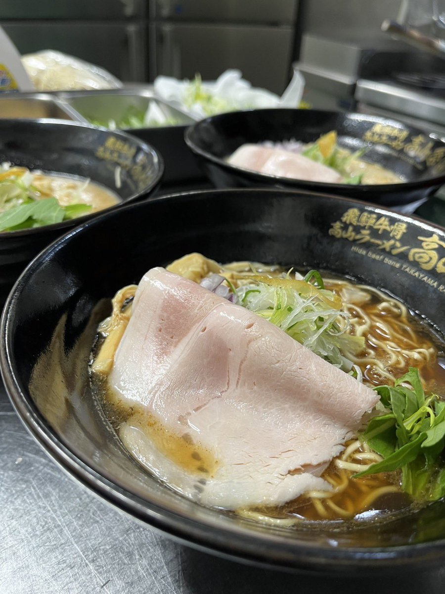 TKYMa2ri's tweet photo. 寒いですか？
寒いですねぇ

ラーメン食べるしかなくないですか？
美味しいラーメ��食べて
心も体もあったまりましょう👍

#ラーメン 
#牛骨ラーメン 
#飛騨牛骨高山ラーメン祭
#飛騨高山
#飛騨高山グルメ
#岐阜グルメ
#名古屋グルメ
#ramenmatsuri https://t.co/vgeWzYz6MI