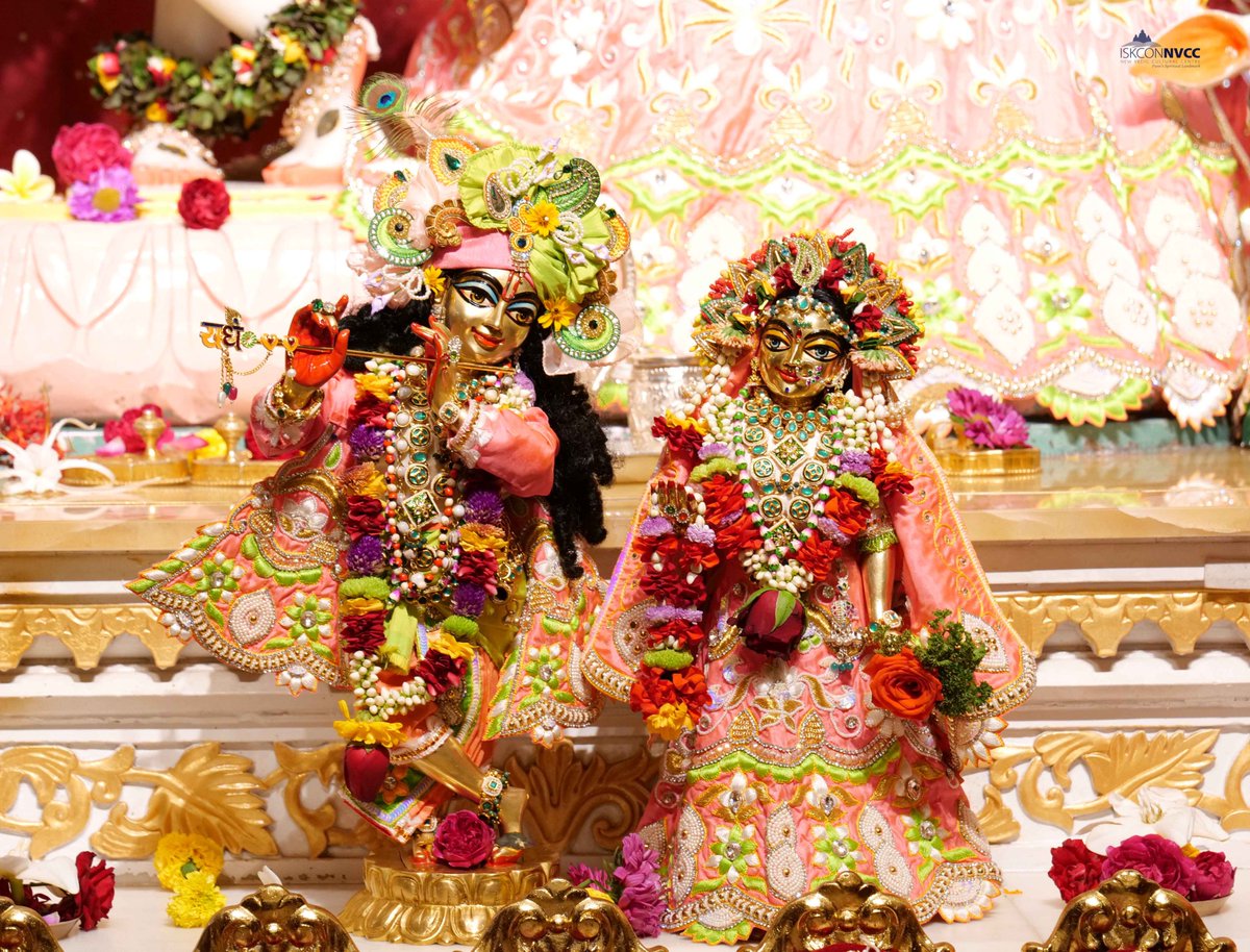 ISKCONPune's tweet photo. 🙏🏽Today's Darshan 📿 🗓13-01-2025🙏
🌷Sri Sri Radhavrindavanchandra🌷
🚩@ISKCONNVCCPune🚩
.
.
#ISKCONNVCC #ISKCONPune #ISKCONNVCCPune #ISKCON
#13thjanuary #13thjanuary2025 #Monday
#Harinaamsankirtan #Radheshyamdas #Radheradhe
#Sankirtan #Kirtan #Vrindavan #Mayapur #Prabhupada https://t.co/zM6e3w0vGJ
