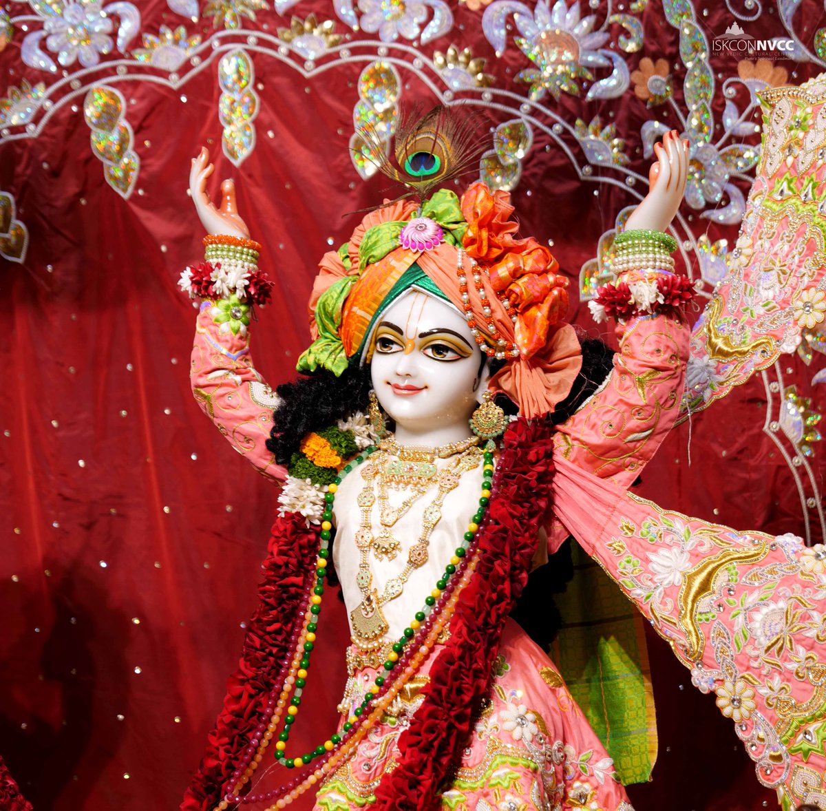ISKCONPune's tweet photo. 🙏🏽Today's Darshan 📿 🗓13-01-2025🙏
🌷Sri Sri Gaur Nitai🌷
🚩@ISKCONNVCCPune🚩
.
.
#ISKCONNVCC #ISKCONPune #ISKCONNVCCPune #ISKCON
#13thjanuary #13thjanuary2025 #Monday
#Harinaamsankirtan #Radheshyamdas #Radheradhe
#Sankirtan #Kirtan #Vrindavan #Mayapur #Prabhupada
#GVE https://t.co/G1HLP4LQ9R