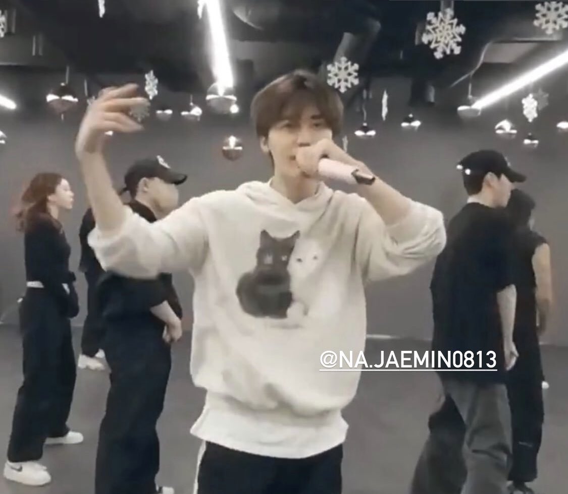 rainbowhalo__'s tweet photo. wts/lfb ph

Itzavibe Cat bless you hoodie (M) 
- Only tried once 

3,500 pesos 

🏷️ itzavibe jaemin jeno nct dream https://t.co/SQ4TUpejjV