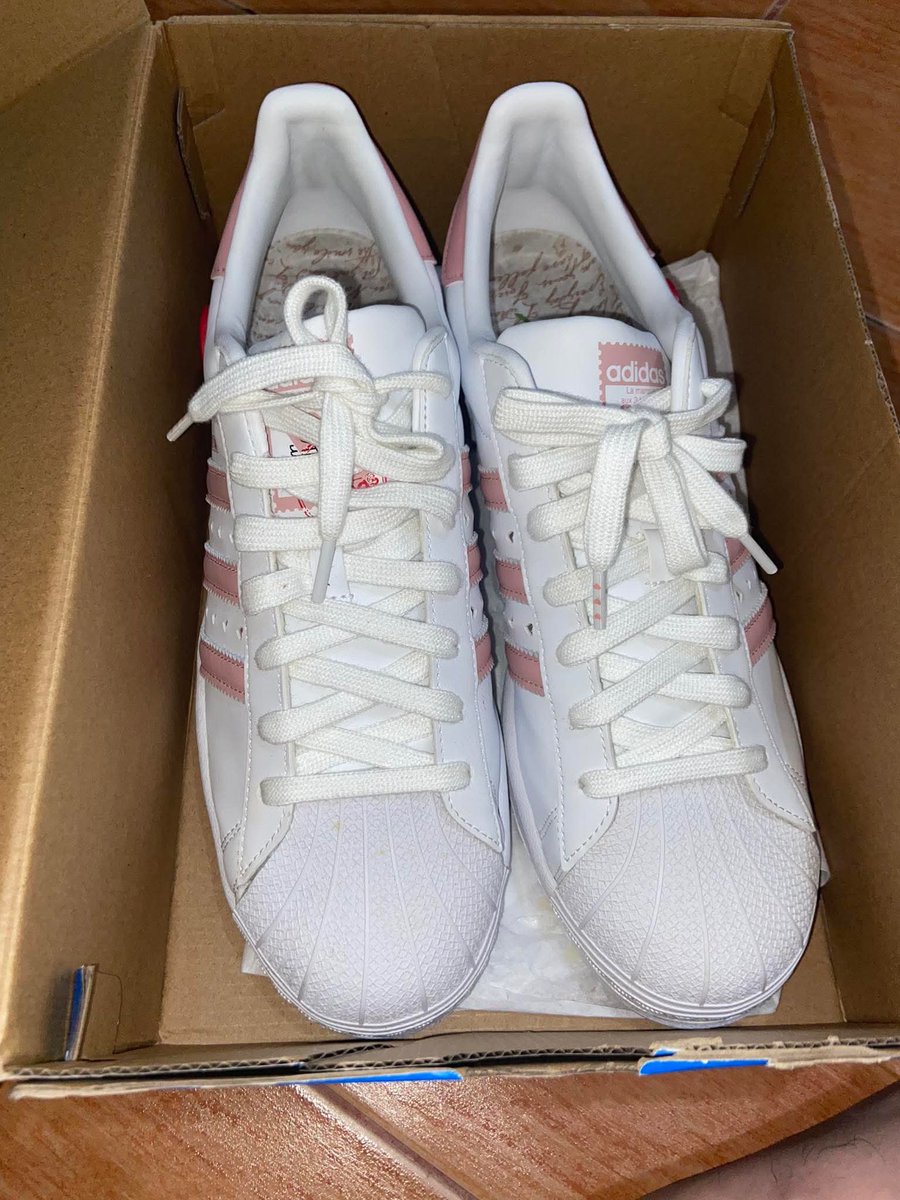 ITSME4MANDA's tweet photo. WTS LFB

adidas Superstar 'Valentine's Day 2023 - Scarlet' IE6976

- 10/10 condition
- only used once
- 3500 php (negotiable)
- size: 11.5 US 

mop: gcash or bank transfer
can do meet ups
mod: lalamove lbc gogoxpress

wts lfb preloved clothes shoes https://t.co/kaoma9JZhw