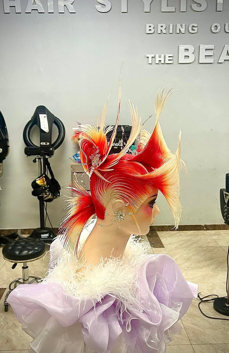 PivotPointIntl's tweet photo. Avant-garde artistry takes center stage when creativity knows no bounds! Bold. Daring. Unforgettable. 🏆🤩 #omcHairWorld #PivotPoint #LearnForward (📸: baljinnyam_hair_stylist) https://t.co/2sdZlTwfMf