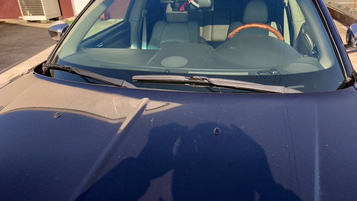 drummerguma's tweet photo. もちろん今日は仕事ですが、洗車完了!
めっちゃ汚かった😬
ワイパーもガラコワイパーに本体ごと交換!
内装もガッツリやりました👍
#洗車 #ガラコ #ガラコワイパー #glaco #ピカピカ #ガッツリ #クライスラー #chrysler #300c #hemi #v8 #5700cc #アメ車 #アメリカ車 #左ハンドル #22inch #22インチ https://t.co/15qmCc1CSF