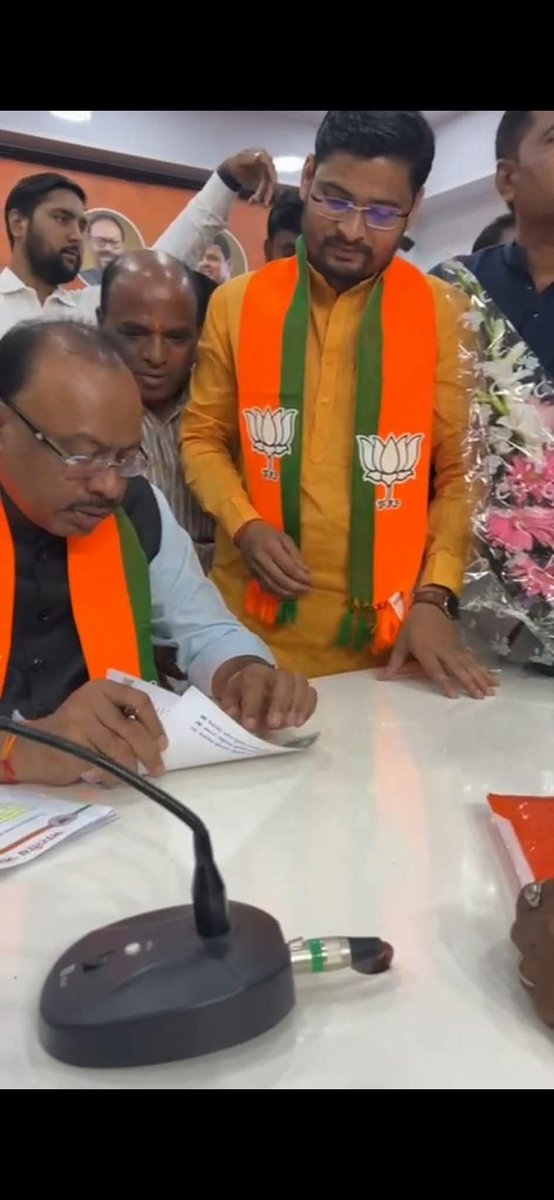PatilDevraye's tweet photo. भारतीय जनता पार्टी  महाराष्ट्र प्रदेशाध्यक्ष तथा महाराष्ट्र राज्य महसूल मंत्री #मा_श्री_चंद्रशेखरजी_बावनकुळे_साहेब यांना वाढदिवसाच्या मनःपूर्वक  शुभेच्छा..!🚩🙏 https://t.co/iowNxgLJJr