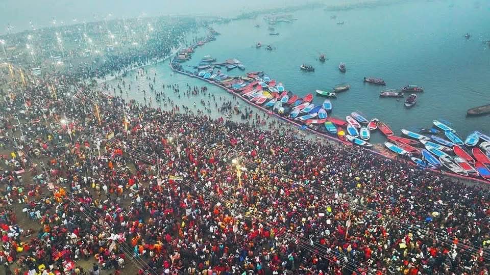 rohit_kranti's tweet photo. चलो चले महाकुंभ………
जहां संस्कृतियों का संगम भी है, श्रद्धा और समरसता का समागम भी है।

'अनेकता में एकता' का संदेश देता महाकुम्भ-2025, प्रयागराज मानवता के कल्याण के साथ ही सनातन से साक्षात्कार करा रहा है।

#एकता_का_प्रतीक https://t.co/pJrngfhWY3
