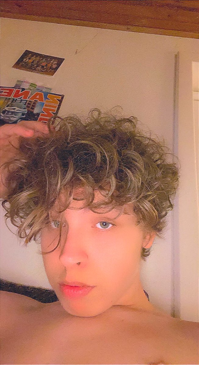 Kittykat900G's tweet image. First time doing my curls, the 3rd of may 2021, and then now what it’s come to, almost 3 years and 8 months later. #curlyhair #3ccurlyhair #type3curls #hairhealth #curlhealth #lowporosity #hairgrowth