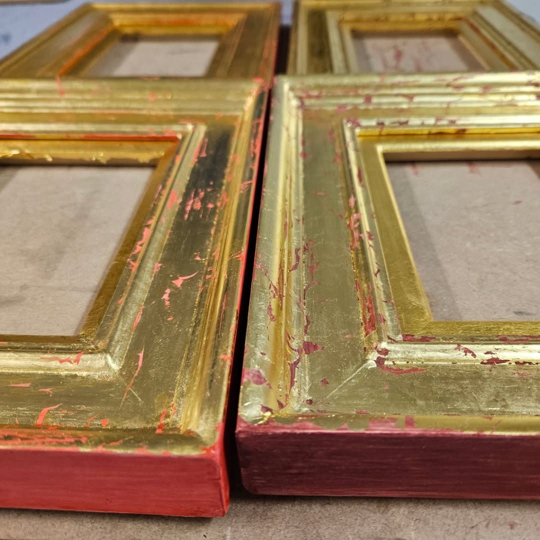 Jeni Frame brought the sparkle to Edinburgh with their incredible two-day gilding workshop at the Edinburgh Drawing School 🎨 The results? Stunning gilded frames 🖼

Stay tuned for future courses ⬇️
shorturl.at/8zgs8
