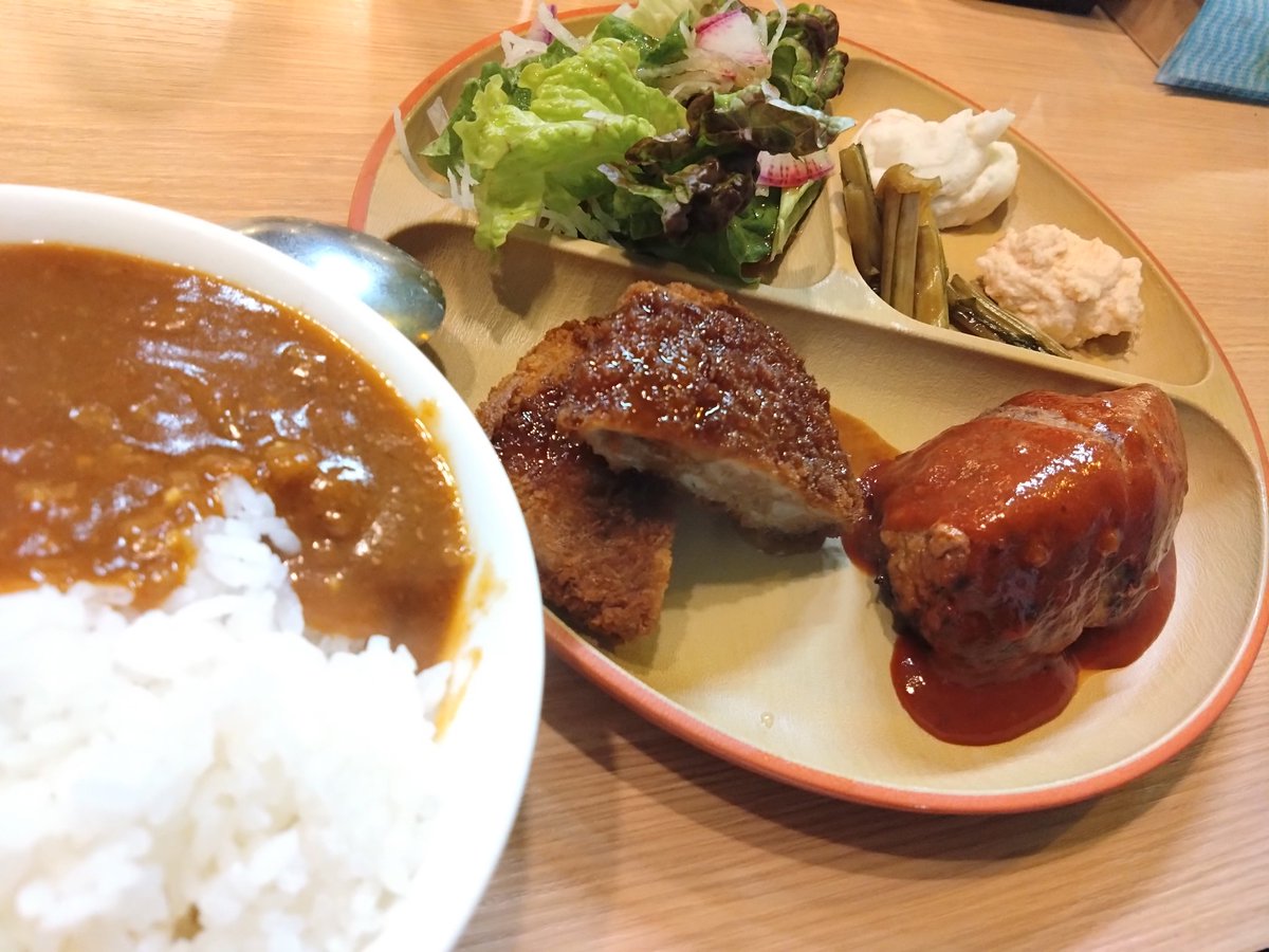 horio_001's tweet photo. 昼ご飯は権堂のブルーウィングで、
メンチカツ＆ハンバーグ
カレーはお代わりして満腹😂
ごちそうさまでした☺
#BlueWing https://t.co/XqXAMHokfA