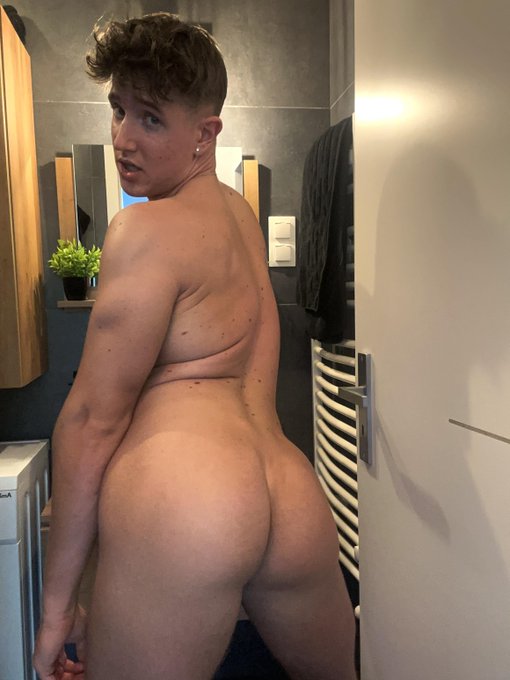 Watch Christian Levine's leaked NSFW photo on TwXstars