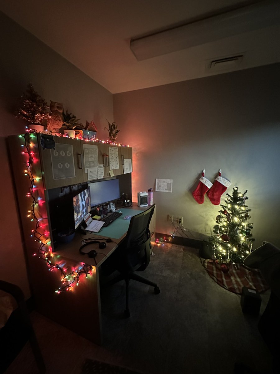 rachaeldren's tweet photo. Life updates: adopted a puppy, got accepted to The University of Alabama School of Social Work (Roll Tide!), got some awards in a pageant, settled into my new office. https://t.co/hJ8UtRu4Td