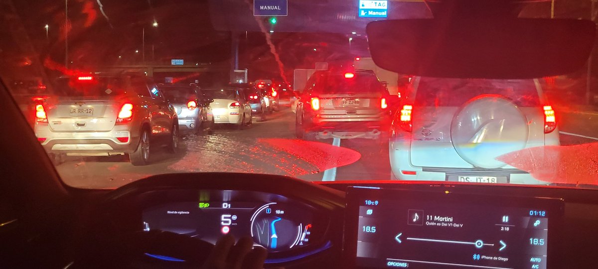 pamesole79's tweet photo. 4 horas de taco y no suben la barrera de los peajes, siempre primero los empresarios y las personas después #Ruta68 https://t.co/HkNV8LJ8jZ