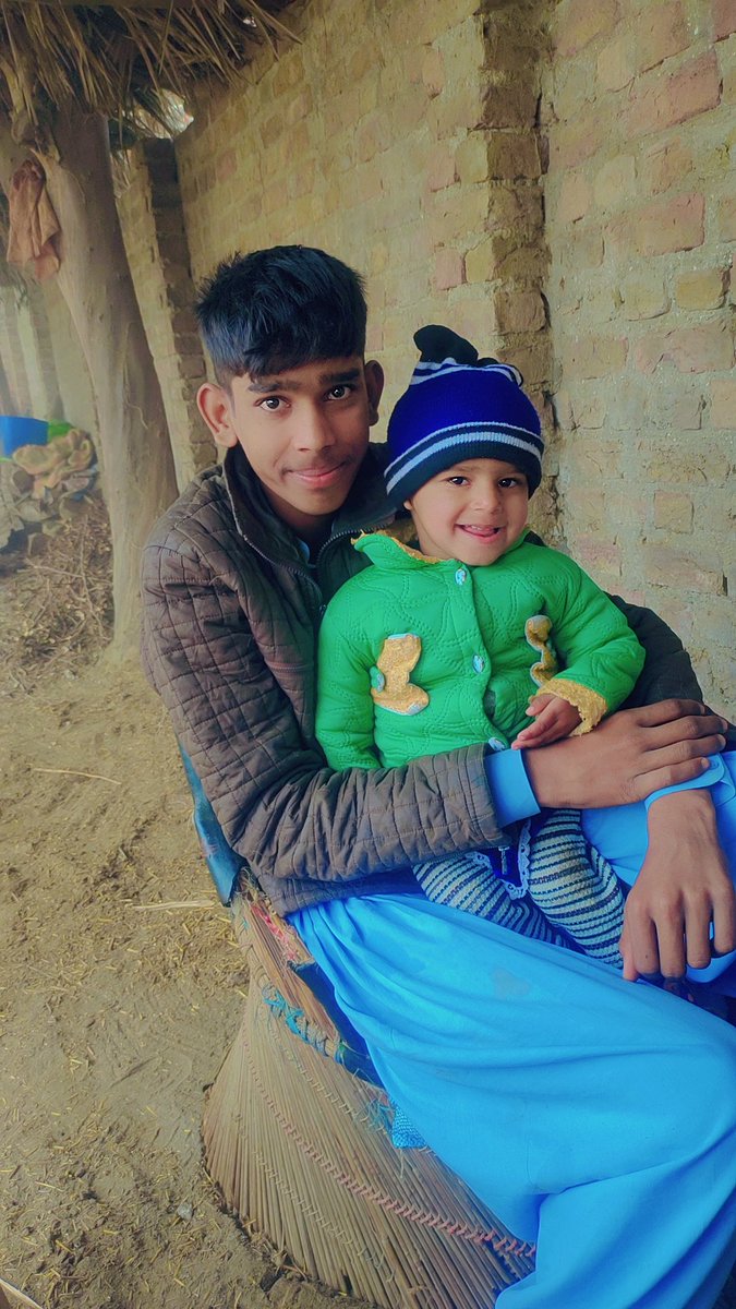 DrHamadWassan's tweet image. پڙھيو پڙھيجاه ، سبق  انهيء  سور  جو
ميم   رکج  من  ۾  ،  الف   تنهن   اڳياه ،
چتان  چوريجاه ، اها  لات  لطيف   چئي.
شاھ سائين 
سر يمن ڪلياڻ
#GoodMorning #VillageVibes #WINTER #holidays #winter_morning