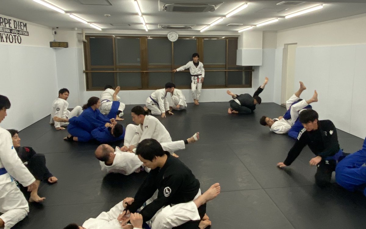 ちょっと遅くなりましたが…
カルペディエム京都はオープンして
1周年を迎えました。
ジムをご利用いただいた全ての皆様のおかげです。ありがとうございます。
今年も会員様に満足いただけるよう様々な企画を考案中です！

体験・見学・ビジター様は公式ラインまで。

page.line.me/950pbgpk