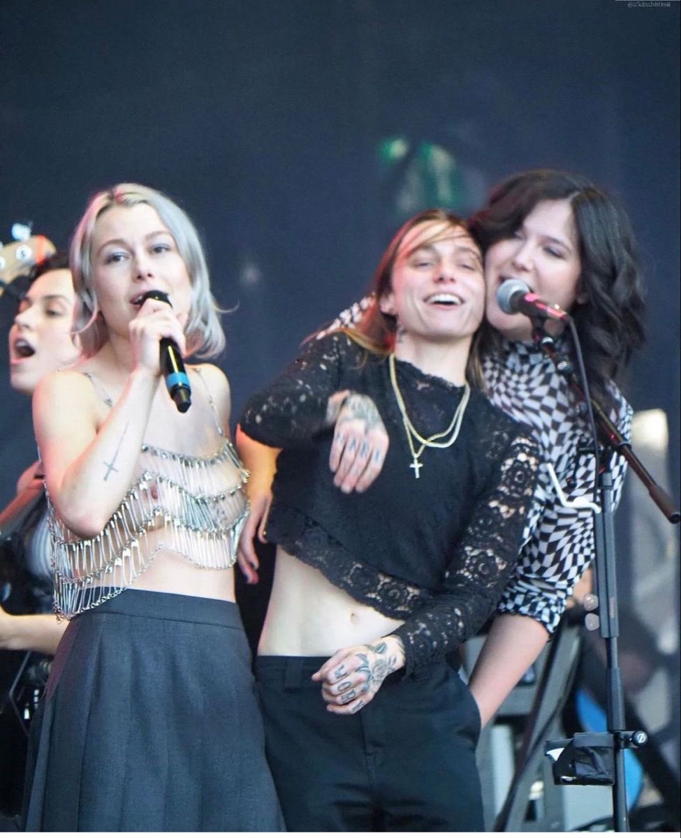 louvrelorde's tweet photo. i love this picture so much https://t.co/QbIUmg6USy