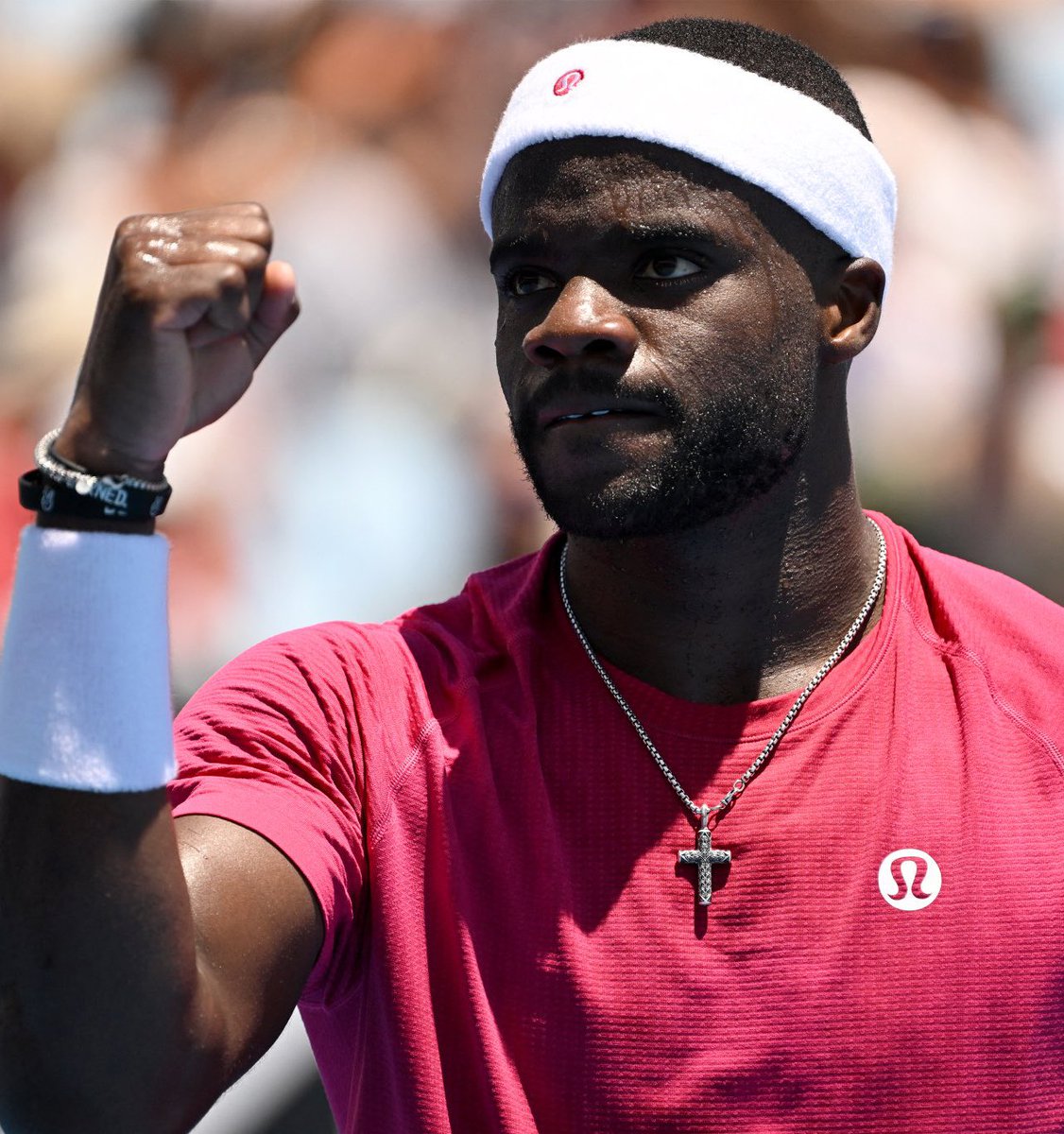 TheTennisLetter's tweet photo. Tiafoe d. Rinderknech 7-6 6-3 4-6 6-7 6-3

Frances led 5-2 in the 4th set, but Arthur made him work.

He hasn’t been to week 2 here since 2019

But in his last Slam appearance, he reached the US Open semifinals

✅Into R2

Let’s see if Big Foe can keep the same energy in 2025

🇺🇸 https://t.co/nIJlEMm9xN