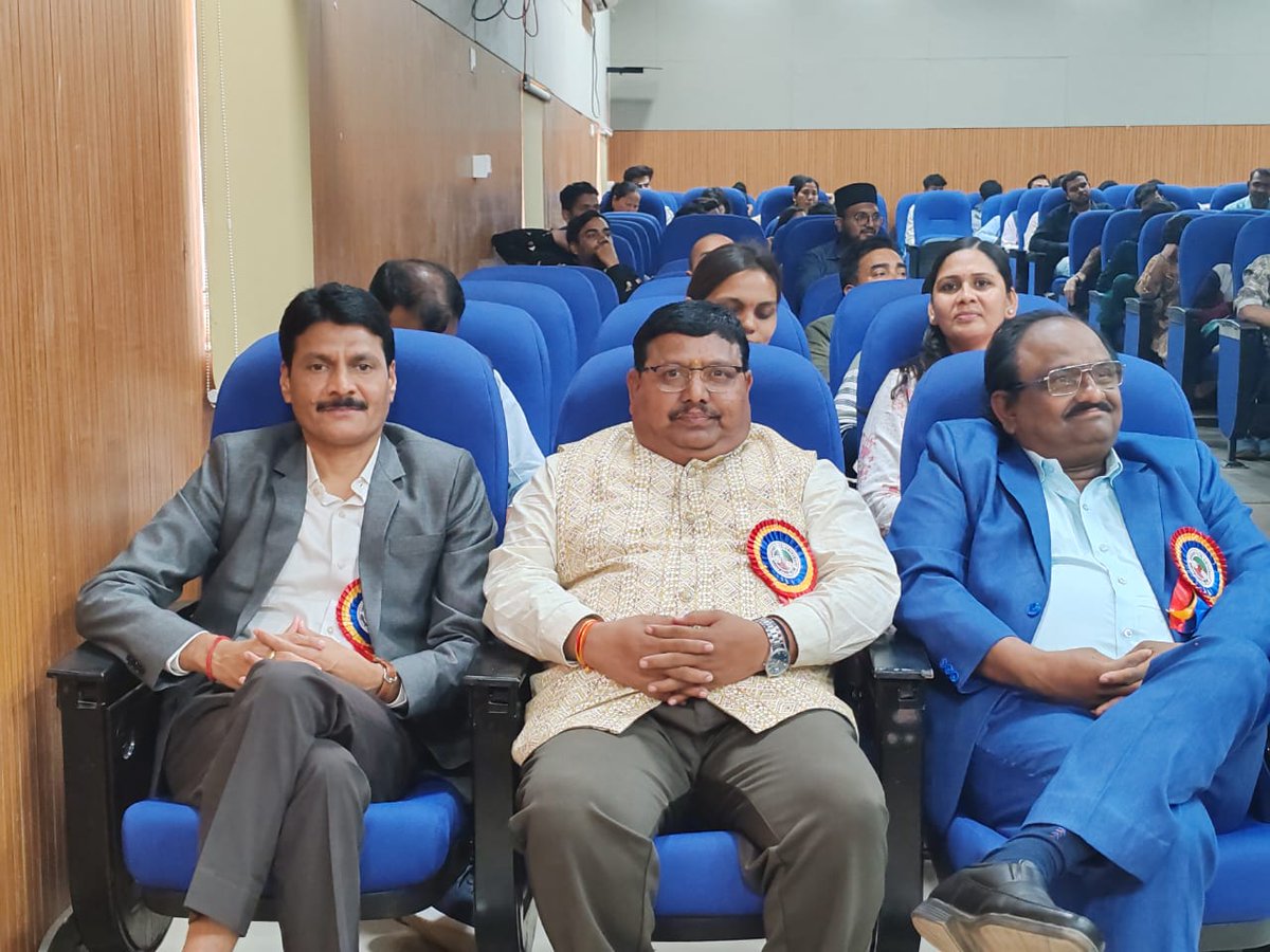 spunivgujarat's tweet image. सरदार पटेल विश्वविद्यालय, स्नातकोत्तर हिन्दी विभाग द्वारा &apos;हिन्दी साहित्य में  शिक्षा एवं जीवन मूल्य&apos; विषयक एक दिवसीय राष्ट्रीय संगोष्ठी का आयोजन किया गया था ।  

#OneDay_Seminar #SPU #SPUpdate #SPU2026 #VVnagar