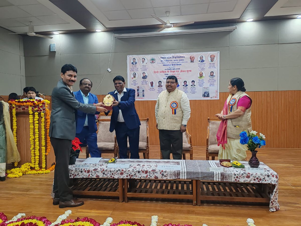 spunivgujarat's tweet image. सरदार पटेल विश्वविद्यालय, स्नातकोत्तर हिन्दी विभाग द्वारा &apos;हिन्दी साहित्य में  शिक्षा एवं जीवन मूल्य&apos; विषयक एक दिवसीय राष्ट्रीय संगोष्ठी का आयोजन किया गया था ।  

#OneDay_Seminar #SPU #SPUpdate #SPU2026 #VVnagar