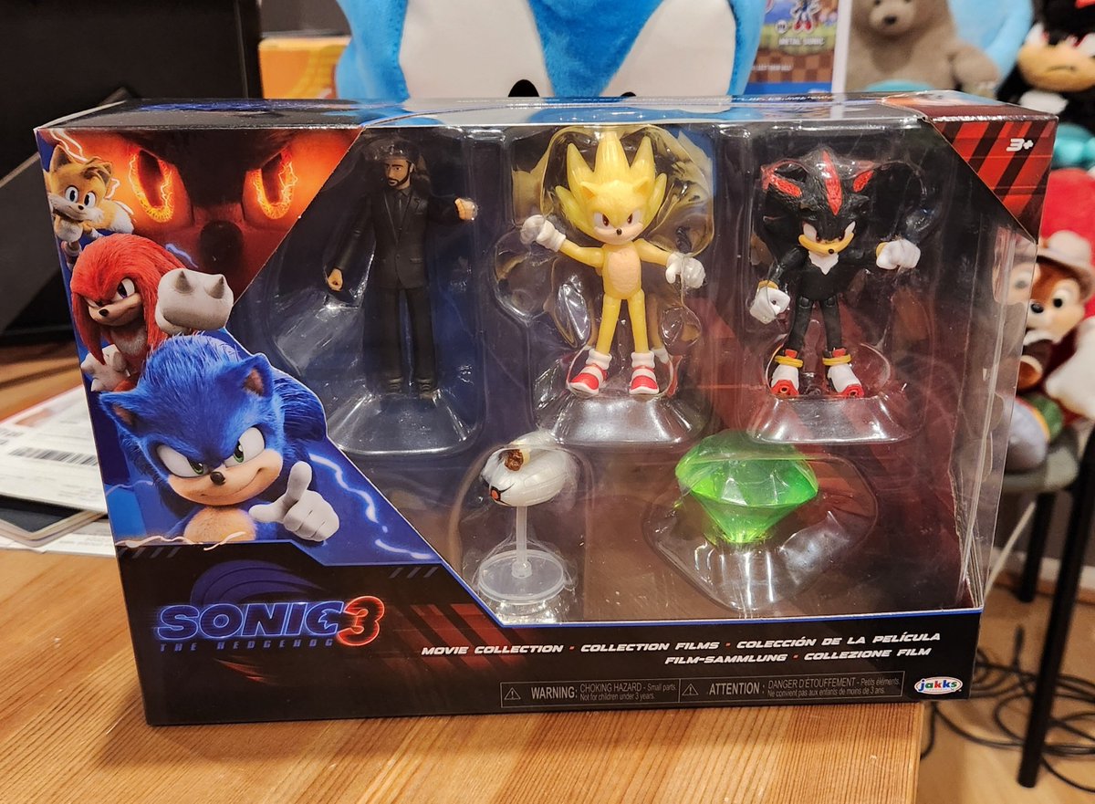 Illyria13's tweet image. Yaaay we finally have an Agent Stone figure! He's so tiny though, haha. Fingers crossed for a bigger one some day...?🤞😊
#SonicMovie3 #SonicTheHedgehog #AgentStone #TheGoatMilker