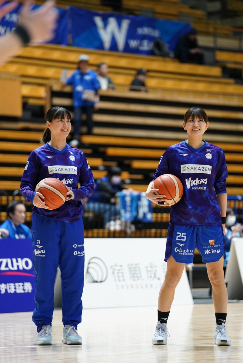 aoakadaisuki's tweet photo. THCU🟢の１個違いコンビ🔵
若手とお姉さん達
#東京羽田ヴィッキーズ
#ForVICKIESFamily
#水野菜穂 選手　#レン
#津村ゆり子 選手　#シュン
#洪潤夏 選手　#ユナ
#松本新湖 選手　#ニコ
#東京医療保健大学　#THCU https://t.co/qo42lsbHia