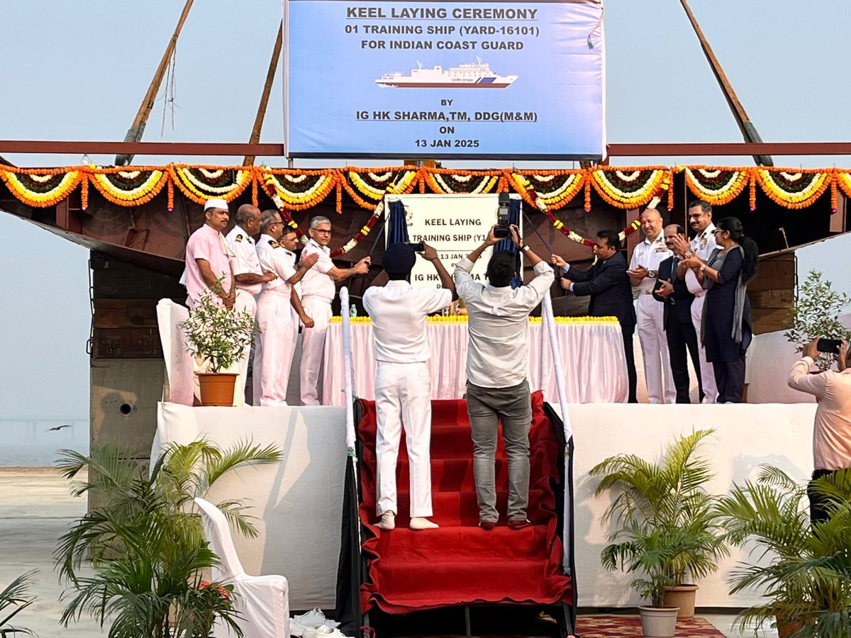IndiaCoastGuard's tweet photo. Keel laying ceremony of First Training Ship of @IndiaCoastGuard took place today at M/s MDL, #Mumbai. The event was Presided over by Dy Director General (M&M), this marks a key milestone in the ship’s construction. The ship will feature cutting-edge technology like AI-based maintenance, drones & more. A significant step in #AatmanirbharBharat, strengthening #India’s defence capabilities. #MakeinIndia
@MazagonDockLtd