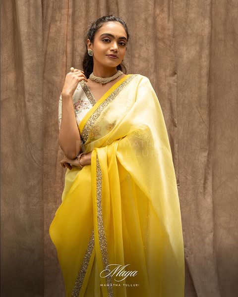 Mamatha_Tulluri's tweet image. This bright yellow ombre shaded organza saree slays with a fresh and vibrant vibe.
For queries: +91 98494 98000
#Threaddesign #embroidery #intricatedesign #indianwear #kurtis #weddingseason #handcrafted #handemboidery #designerwear #Organza #Mamathatulluri #designerdresses