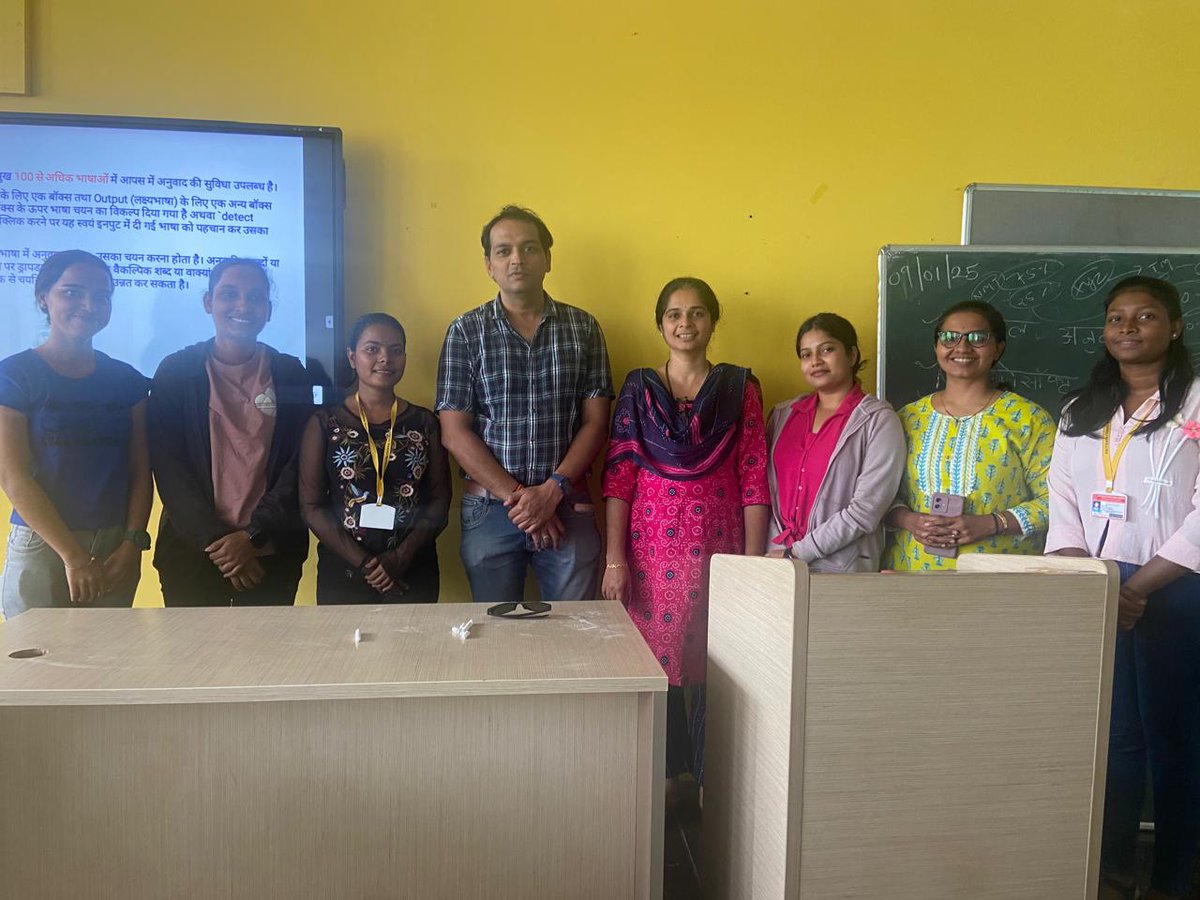 GCASCKhandola's tweet photo. The Department of Hindi organized a Guest Lecture for PGDT students on "अनुवाद के हिंदी सोफ्ट्वेअर एवं संगणकीय अनुवाद के विभिन्न उपकरण" with Dr. Rakesh Sharma on 11th Jan 2025. Grateful for his insightful session on translation tools & software!
#gcasck https://t.co/13RmJ5VZa5