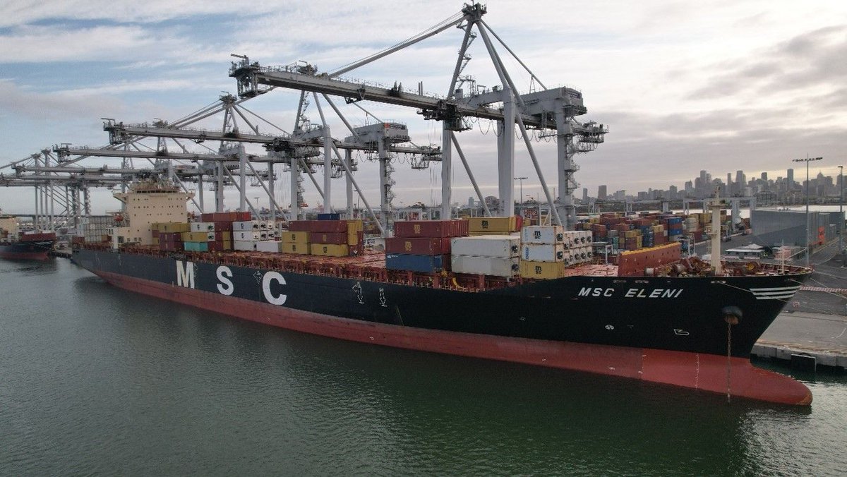 WorldCargoNews's tweet image. ▶️ MSC gets the second depot in #Melbourne: tinyurl.com/yxnwrmjj 
@MSCCargo @PortofMelbourne 
#VICT #Ports #Logistics #SupplyChain #WorldCargoNews