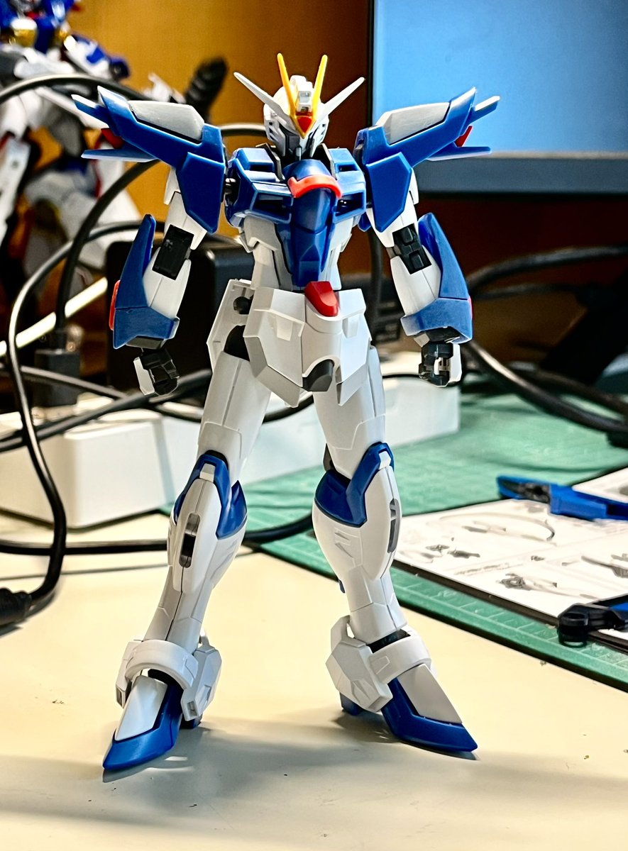 mrsoisoi's tweet photo. #ライジングフリーダム
#ブラックナイトスコードカルラ
HGCEのライフリ製作中
足の短さが気になっていたけど、
太腿をイエサブで買ってきたカルラ用と交換したら、ヒーロー体型になって良い感じ https://t.co/0QJAyNhkRA