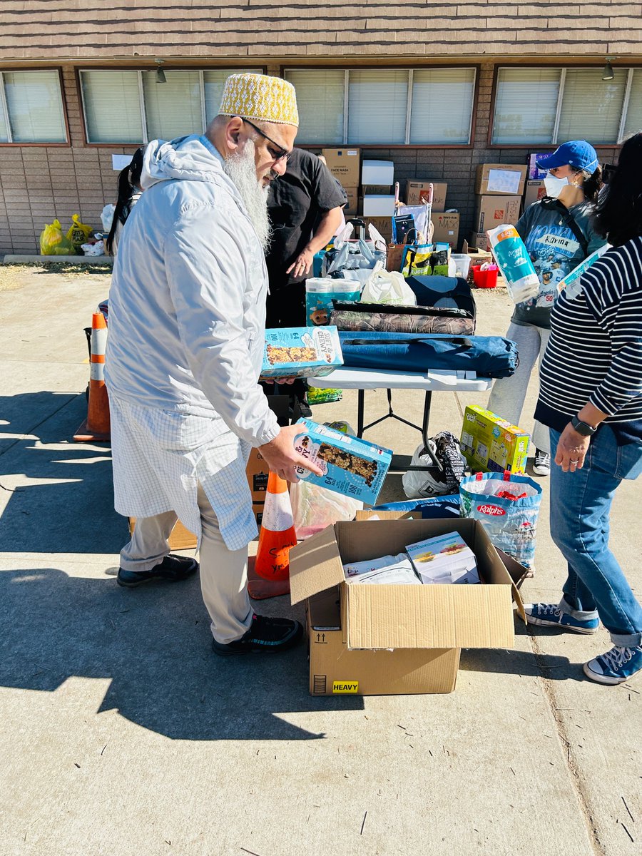 Bohras_USA's tweet image. In the midst of the devastation of the #PalisadesFire, which has forced the evacuation of 105,000 @CountyofLA residents, @ProjectRiseDB volunteers from the #OrangeCounty and #InlandEmpire #DawoodiBohra community banded together to supply wildfire relief donations at the South…