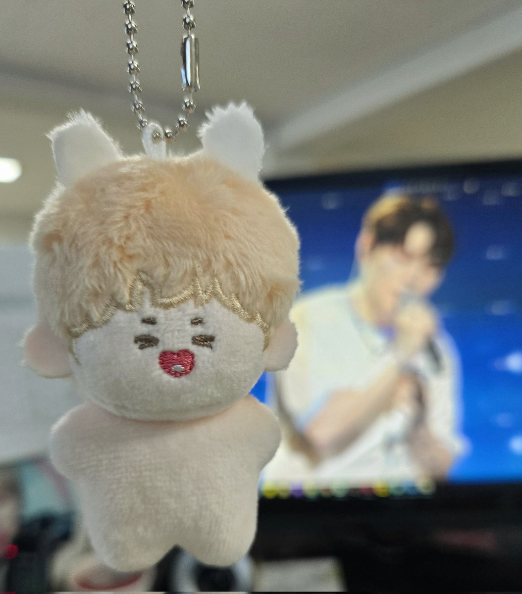 <a href="/milky____oon/">MILKIKI🐸</a>
넘 작고 귀엽고 소중한 꺄륵우니
몸통이 풀뚜껑 만해서 
너무 찌끄매여😆
예쁜 하성운 인형 감사합니다🫶🏻