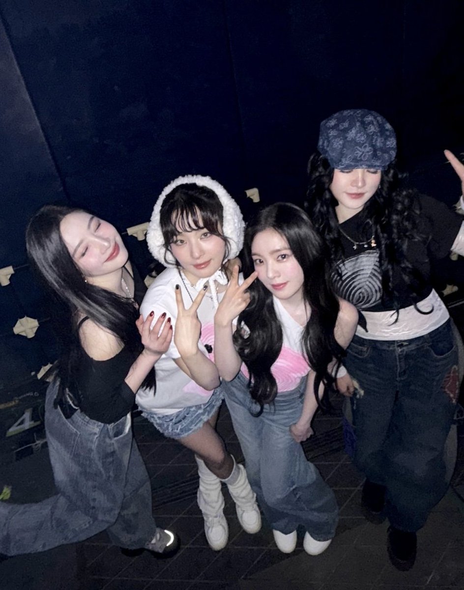 Seulgazed's tweet photo. two days full of happiness with the girls and SM Town family. ✨️

thank you to those who have come and supported us!! https://t.co/FTVEsQqboE