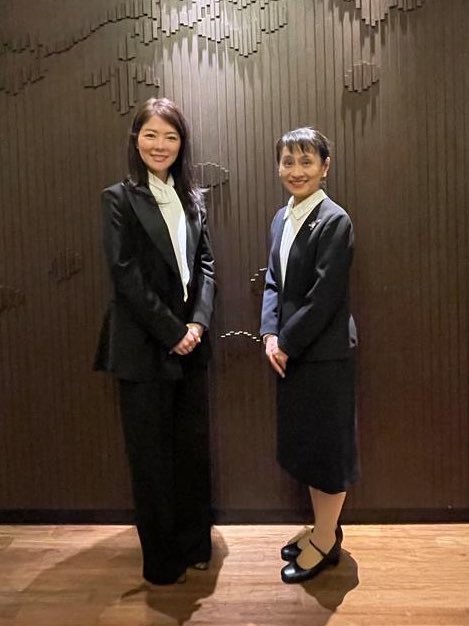 YamauchiAnna's tweet photo. 先日、石破総理夫人にお招きいただき、マレーシアで活躍する女性起業家としてお話しする機会をいただきました。女性のエンパワーメントや挑戦の経験を共有し、貴重な学びと温かな時間を過ごせました。
このような機会に心より感謝しています。

#ルミラス #女性エンパワーメント https://t.co/vzJhEFtruE