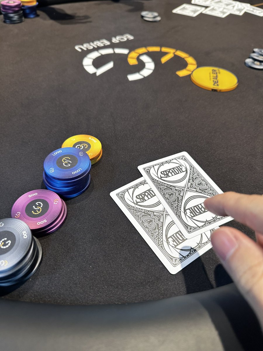 昨日は久しぶりにポーカー🃏
恵比寿に新しく出来たポーカー屋さん！
内装めっちゃ綺麗😌

<a href="/EGP_EBISU/">POKER BAR『EGP EBISU』</a> 
#EGPOKER