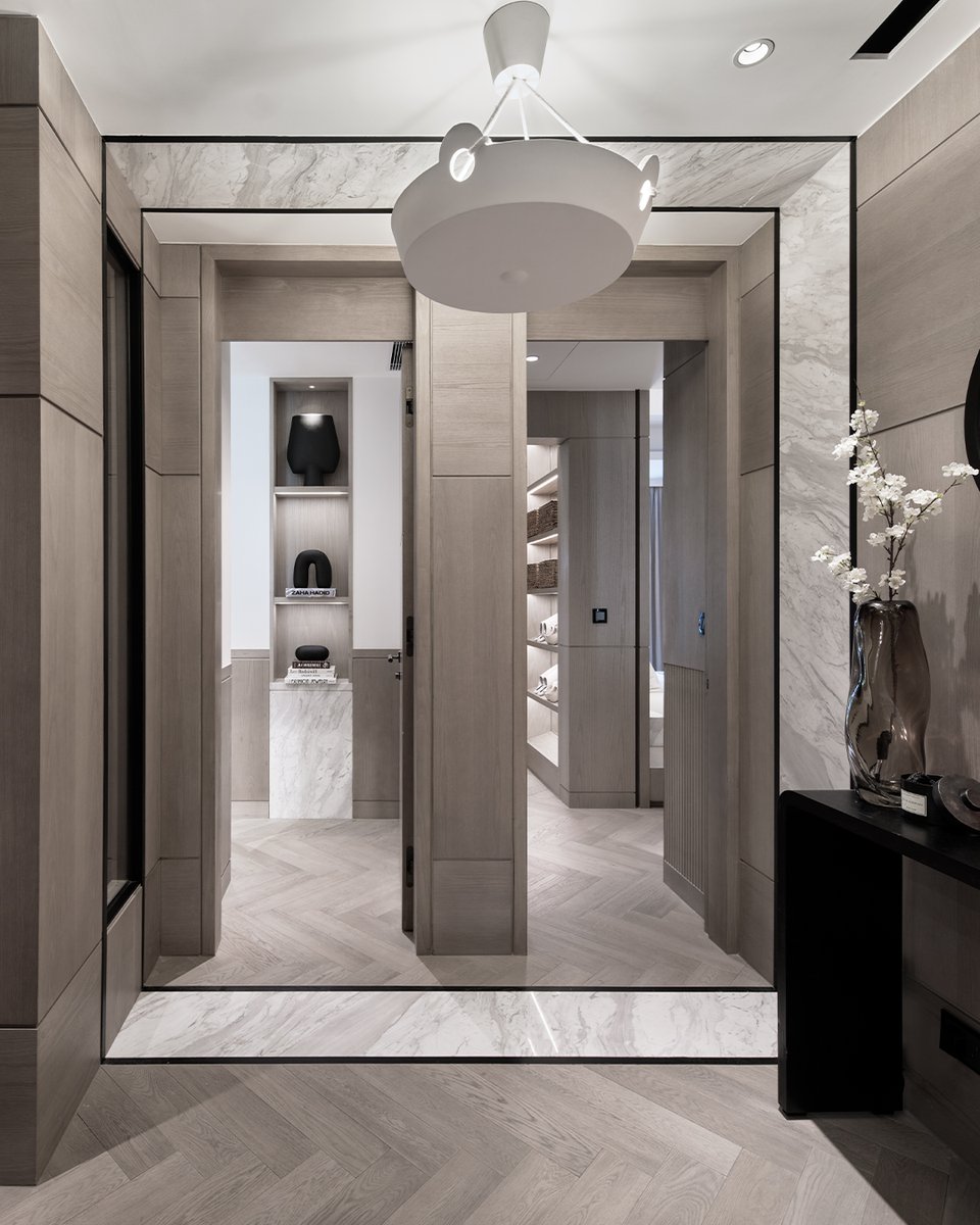kellyhoppen's tweet photo. Corridors and hallways are more than transitions—they’re a journey. Thoughtful lighting, textures, and proportions guide you while setting the tone and connecting inviting spaces.
#LuxuryInteriors #CorridorDesign #LightingDesign #TextureAndTone https://t.co/y295dzN8Ou