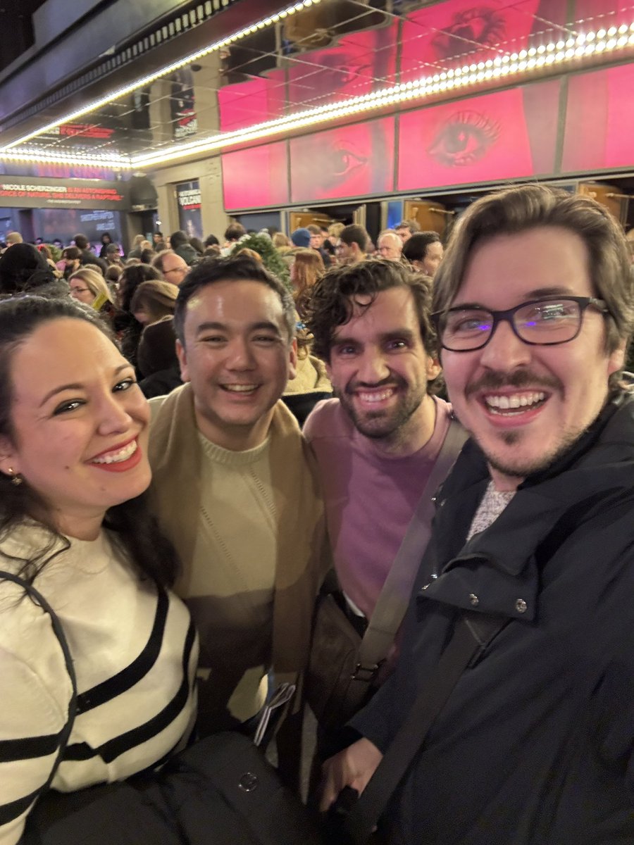 GenWithAHardG's tweet image. Giddy from the electricity that was Caroline friggin Bowman Norma Desmond