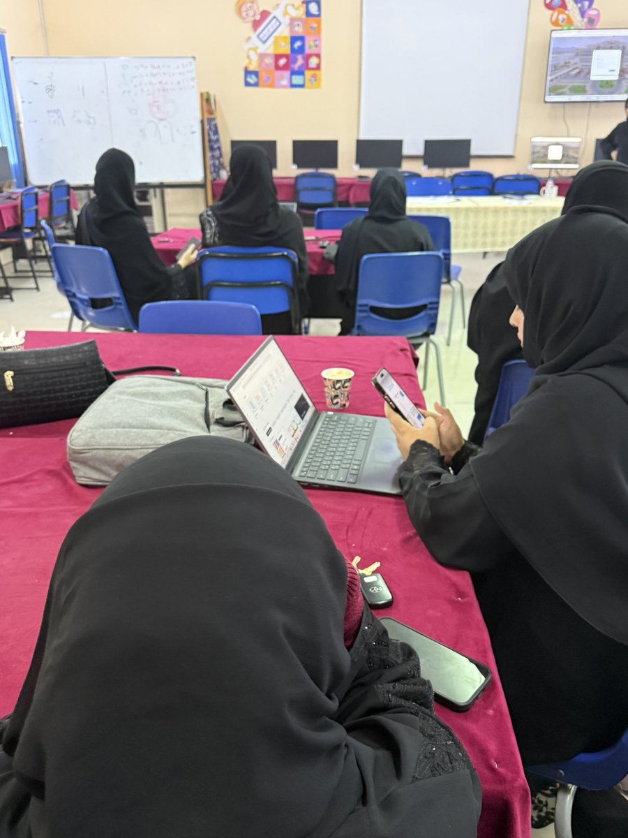 #يحدث_الآن مشغل في البريد الالكتروني الوزاري ( كيفية تفعيله .. التعرف على خدماته .. التعرف على السحابة الالكترونية one drive ) من تقديم الأستاذة منيرة الحسنية.
#تعليمية_شمال_الشرقية