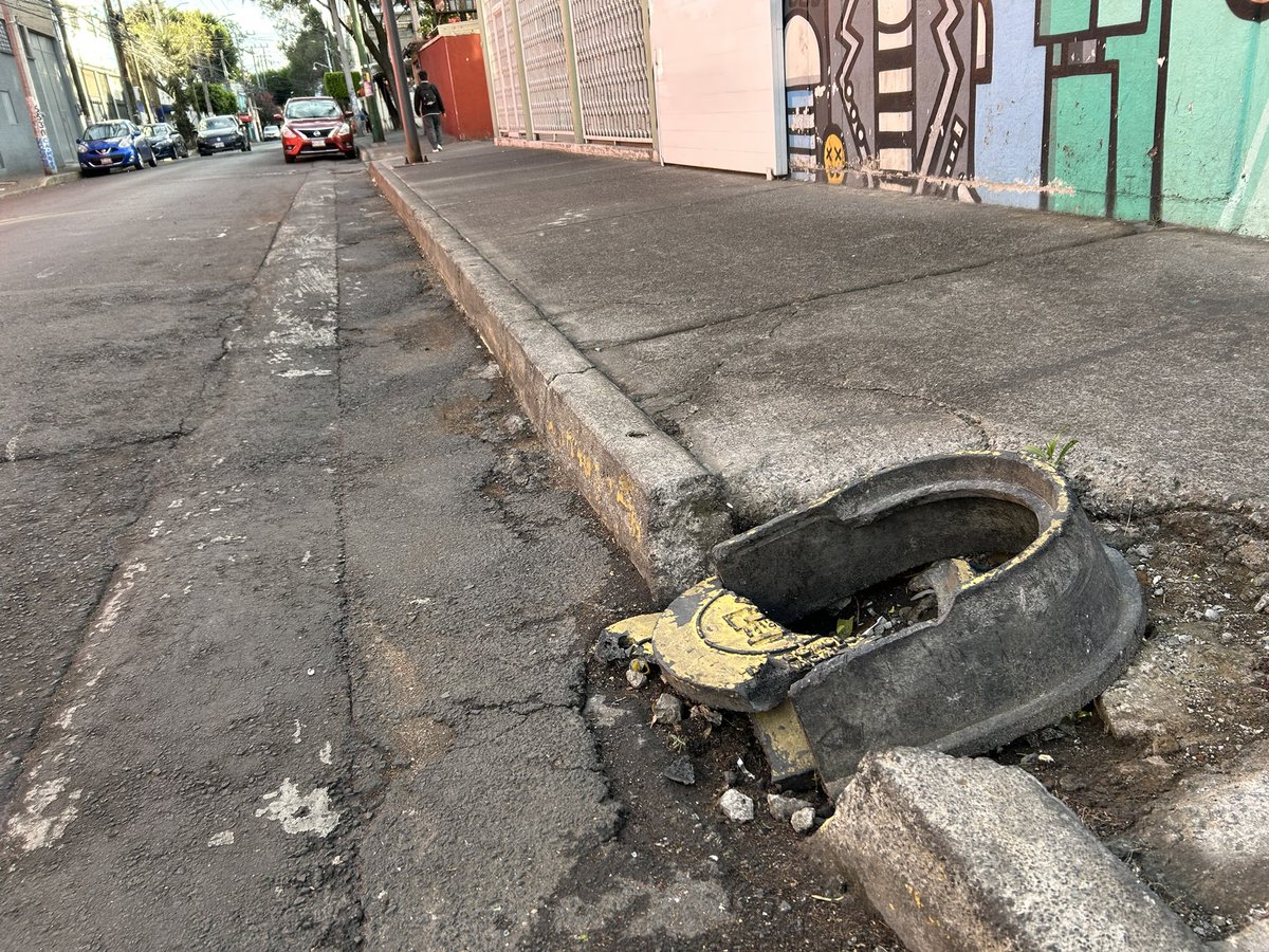 A <a href="/LourdesPaz24/">Lourdes Paz</a> parece que no le interesan las coladeras pluviales en <a href="/IztacalcoAl/">Alcaldía Iztacalco</a>. Tenemos por ejemplo esta sobre Av. Norte entre calle 3 y calle 4, pero también, no olvidemos a la que se encuentra en calle 2 en la <a href="/ColPantitlan/">Colonia Pantitlán</a>