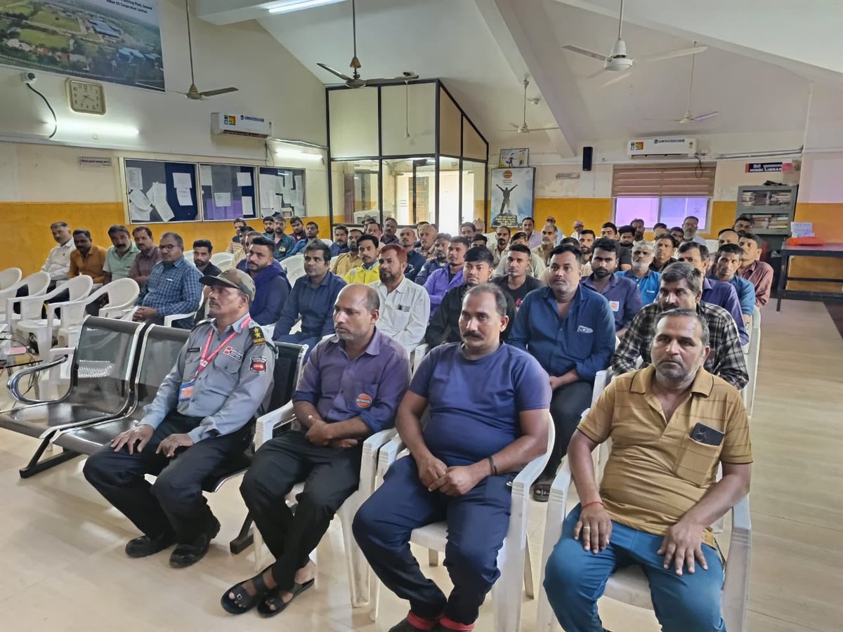 સાણંદના IOCLના LPG બોટલિંગ પ્લાન્ટ ખાતે નેશનલ રોડ સેફટી મહિનો 2025ની ઉજવણીના ભાગરૂપે રોડ અને સેફટી અવેરનેસ કાર્યક્રમ અંતર્ગત ARTO BAVLA અને તાલુકા કાનૂની સેવા સમિતિ સાણંદના સાથ સહયોગથી બસ અને ટ્રક ડ્રાઈવરો માટે રોડ સેફટી અવેરનેસ કાર્યક્રમ યોજાયો હતો.
<a href="/GRSAofficial/">Gujarat Road Safety Authority</a> <a href="/COTGuj_office/">Office of Commissioner of Transport</a>