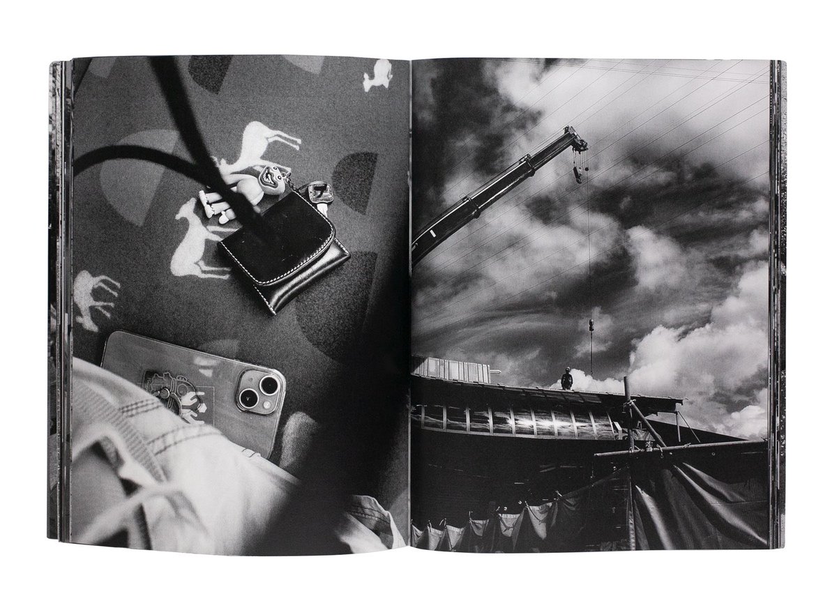 shashasha_photo's tweet image. “Vacuum 16” by Takuya SUZUKI, Nagisa GOTO, Kotone TANIGUCHI, Jun ABE, Ryosuke KOSHINO, Mei HIRANO, LIN Hsuan-Lang, Yuko HIRANO, Shogo YAMADA, Ryoji TSUCHIYA, Yuka MATSUSHITA

More Info↓
shashasha.co/en/book/vacuum…