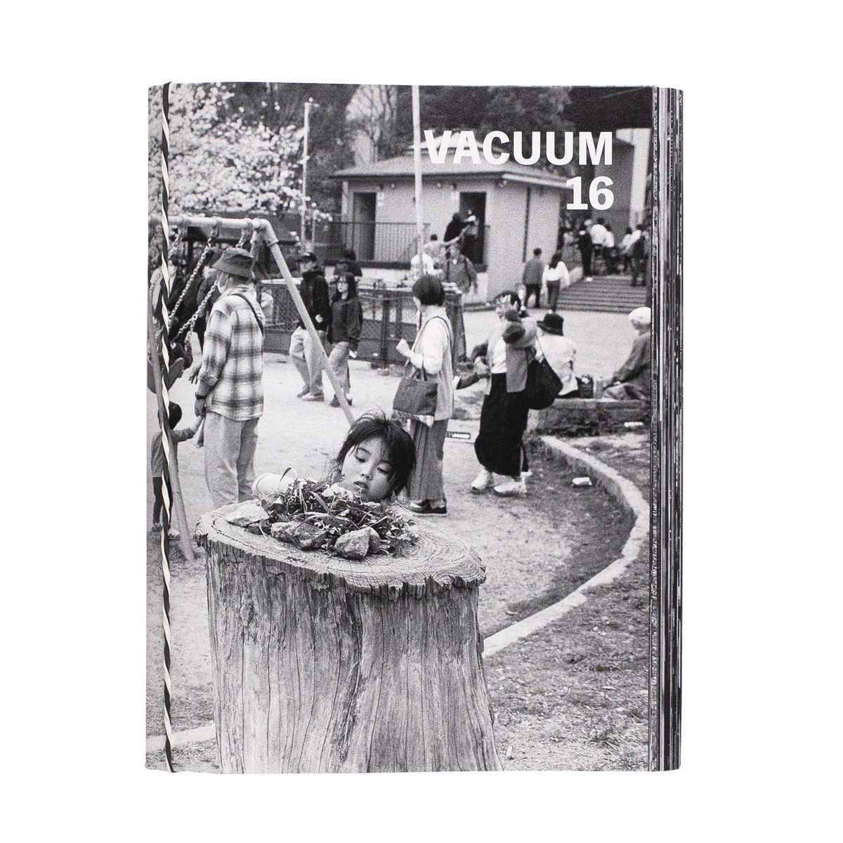 shashasha_photo's tweet image. “Vacuum 16” by Takuya SUZUKI, Nagisa GOTO, Kotone TANIGUCHI, Jun ABE, Ryosuke KOSHINO, Mei HIRANO, LIN Hsuan-Lang, Yuko HIRANO, Shogo YAMADA, Ryoji TSUCHIYA, Yuka MATSUSHITA

More Info↓
shashasha.co/en/book/vacuum…