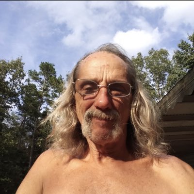 KoreyK995's tweet photo. Been letting my hair grow out! But I’m still the ole rebel yellin grease bag
#GodBlessDixie https://t.co/jr0NIhLyHZ