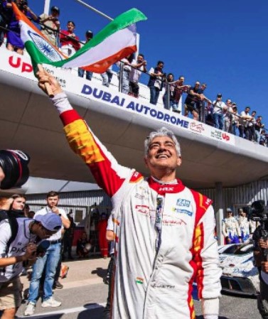 துபாயில் நடைபெற்ற 24 மணி நேர கார் பந்தயத்தில்  991 போர்ஷே கார் பிரிவில் மூன்றாவது இடத்தை பிடித்து சாதனை படைத்திருக்கும் நடிகர் திரு.அஜித்குமார் அவர்கள் தலைமையிலான அணியினருக்கு எனது மனமார்ந்த பாராட்டுகளை தெரிவித்துக் கொள்கிறேன். 

தன்னம்பிக்கை மற்றும் விடா முயற்சியால்