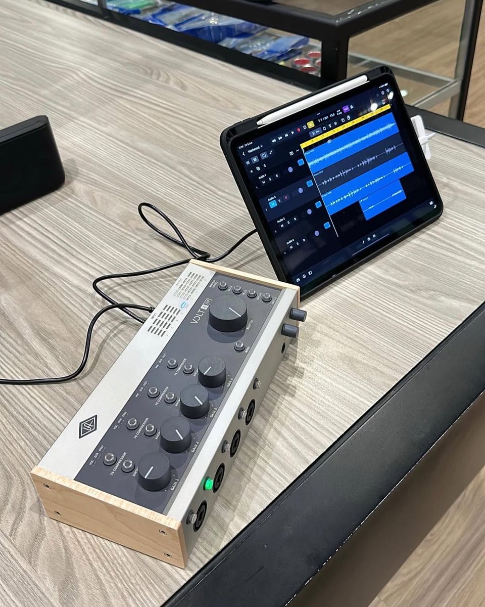 UAudio's tweet photo. When iPad π€ Volt
πΈ https://t.co/HO7xBVzZt2
#volt476p #universalaudio #uavolt #audiointerface #audioengineer https://t.co/6JBnRWtRur