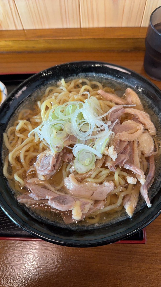 pacificgaudi's tweet photo. 天童市　一庵　運良く入れたので突入❗️今日も肉中華➕ソースカツ丼ミニ...いつものヤツ。
それにしても、安いヨネー。昔から価格があまり変わってないかな。超人気店！#一庵　#天童市　#肉蕎麦　#肉中華　#山形県 https://t.co/1ZmktInA9V