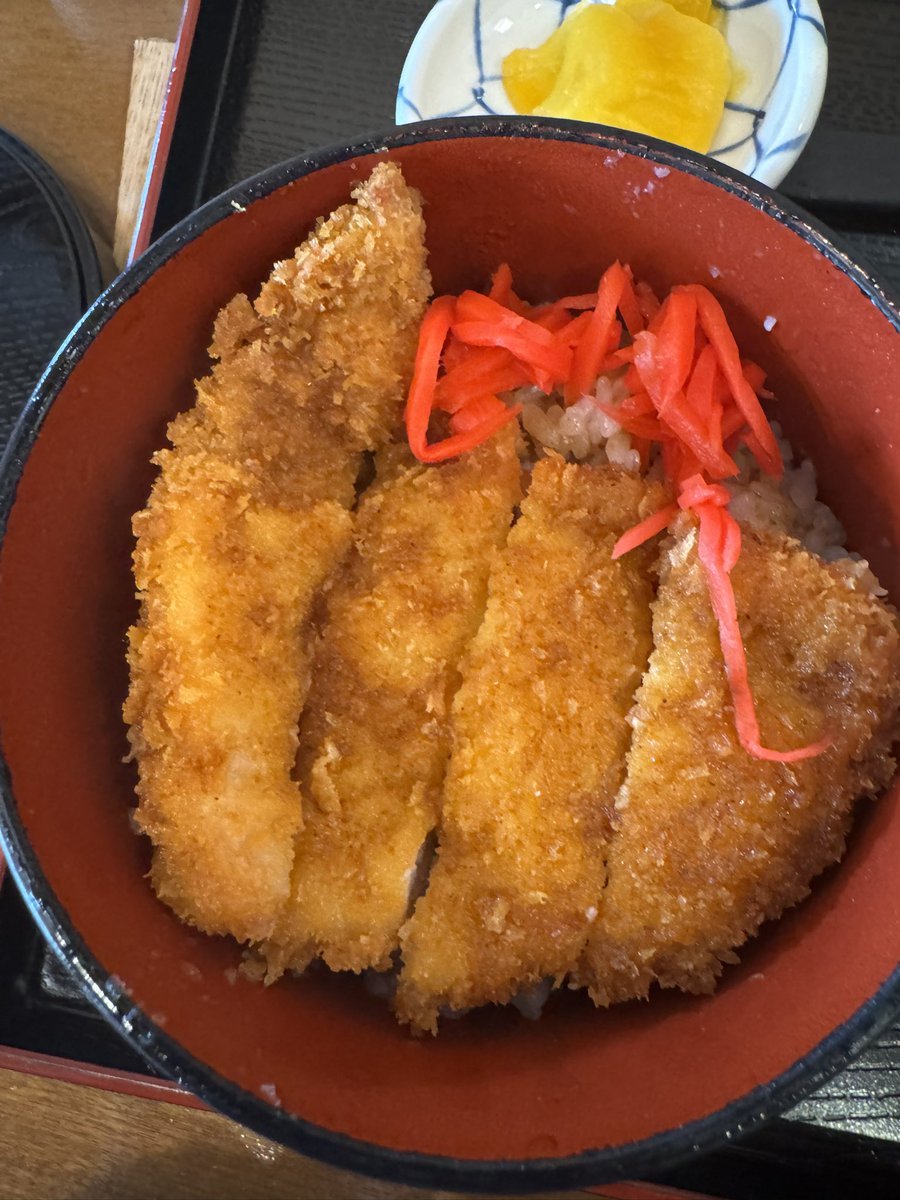pacificgaudi's tweet photo. 天童市　一庵　運良く入れたので突入❗️今日も肉中華➕ソースカツ丼ミニ...いつものヤツ。
それにしても、安いヨネー。昔から価格があまり変わってないかな。超人気店！#一庵　#天童市　#肉蕎麦　#肉中華　#山形県 https://t.co/1ZmktInA9V