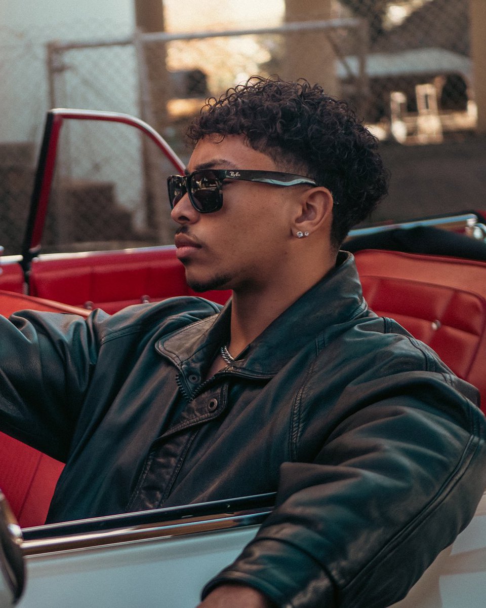 QuintonColemann's tweet photo. Estilo Nuevo https://t.co/3wSexCxMJy